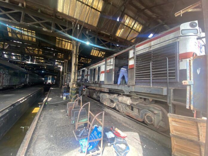 CRONICAFERROVIA's tweet photo. Recuperan locomotora ALCo modelo RSD-35 Nro. 6417 (ex Ferrobaires) para la empresa Solanas SRL  

https://t.co/nBrkVsY8SE https://t.co/xwtwjgy2tX
