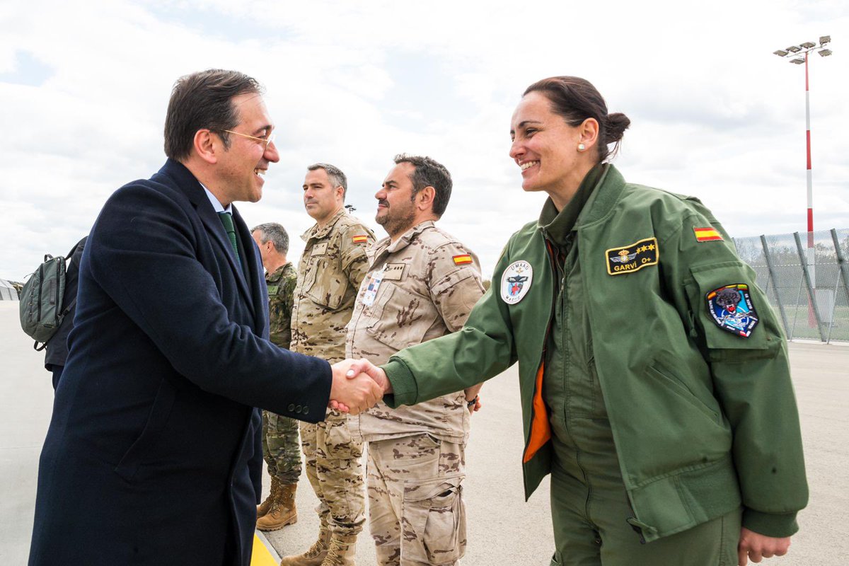 MAECgob's tweet photo. El ministro @jmalbares ha visitado hoy a las tropas españolas desplegadas en la operación de Policía Aérea de la @NATO, en Lituania.

🇪🇸  España está comprometida con la @NATO y la defensa de Europa. 

#MadridOTAN22 https://t.co/PGCaGPEzyd