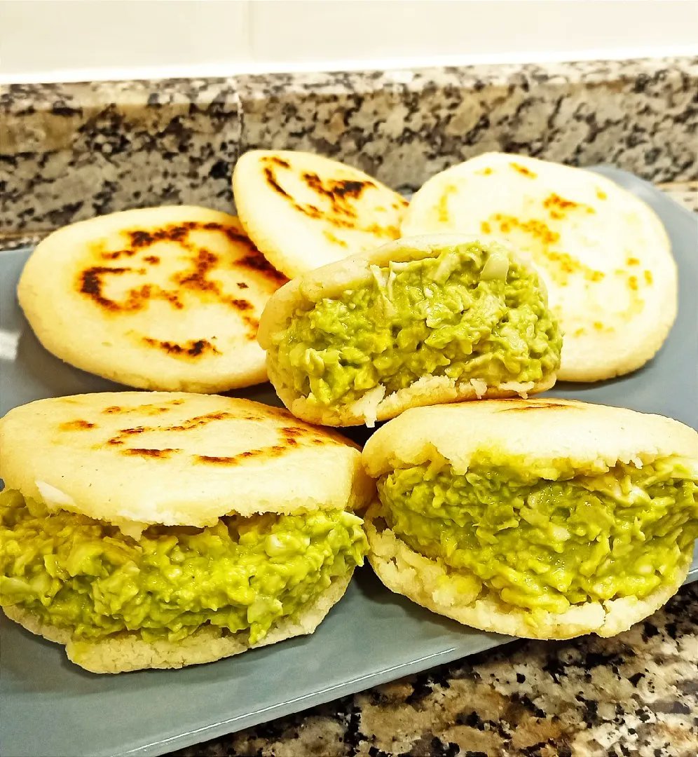 cookpadrecetas's tweet photo. Se pueden comer a cualquier hora y son tan versátiles como el pan… Son las #arepas! Rellénalas con carne, pollo, verdura, pescado, huevo… y mucho más! Descubre este clásico caribeño en #CookpadRecetas https://t.co/Az1FTJXNhi #ElijoCocinar #ChoosetoCook https://t.co/HA4QLlw6Vd