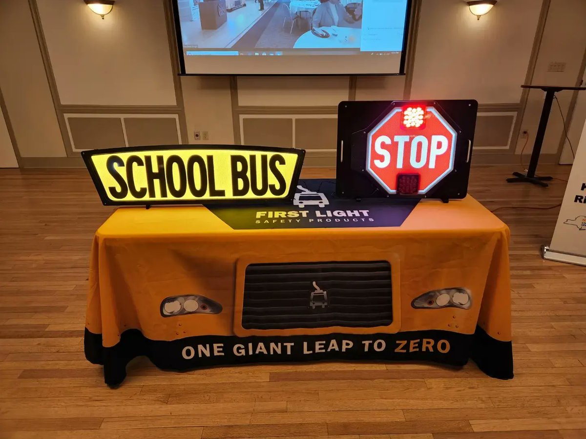 NYSenatorJordan's tweet photo. Today I joined @NYAPTSchoolBus @ptsiorg @NYSPTA and local law enforcement to raise awareness about school bus safety. #OperationSafeStop helps reduce the risks to students while boarding/unboarding a school bus. Learn more here: https://t.co/ZrCsueiba0. https://t.co/svsWVdg4Tx