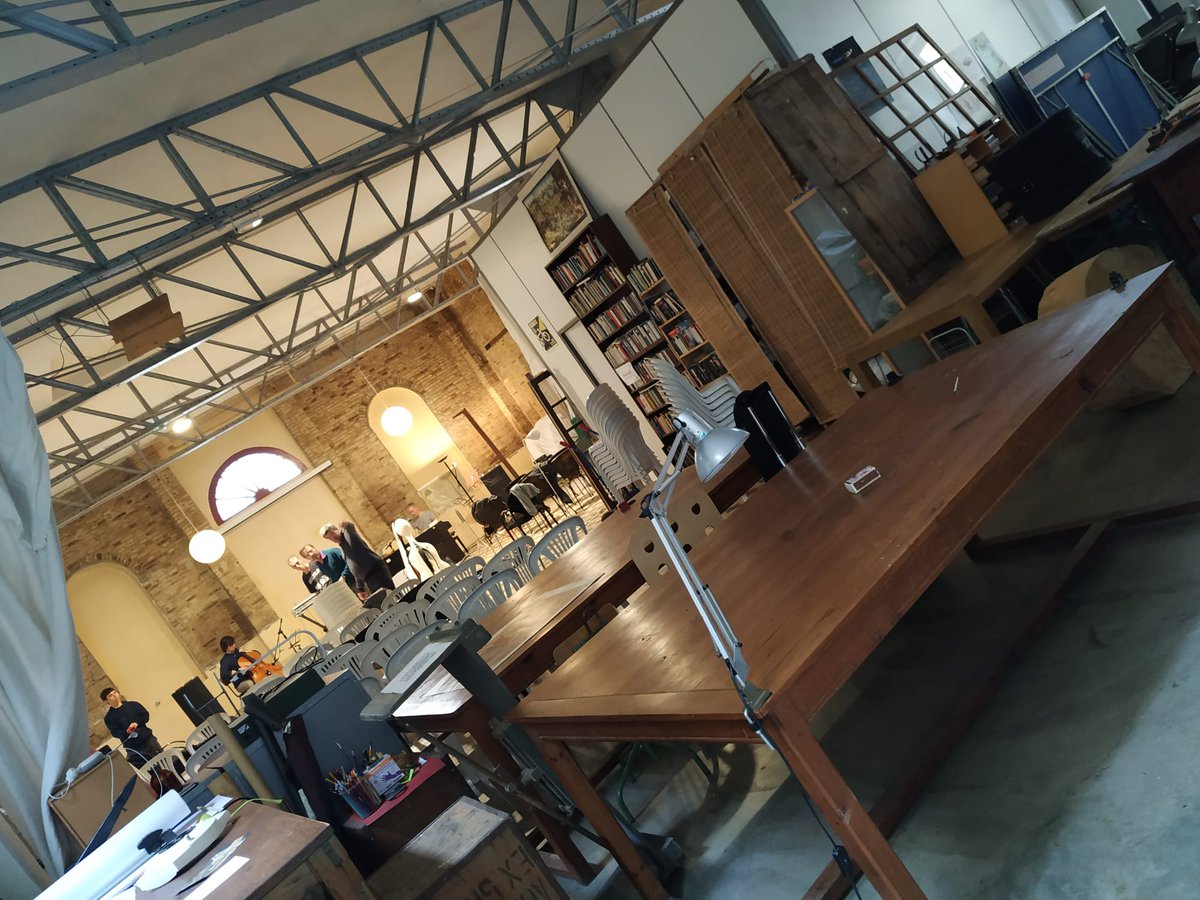 Empezando a probar sonido.
Os vemos esta noche, a las 20h, en el concierto de <a href="/alberto_ballest/">Alberto Ballesteros</a> y #misshopegoesfishing!!
#Valencia #Fabrika12  
<a href="/bremen_de/">Stadt Bremen</a> <a href="/alemaniaturismo/">alemaniaturismo</a>