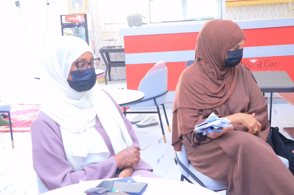 M_Libaahe's tweet photo. Waxaan maanta ku sagootinay airport-ka magaalada Garoowe koox dhakhaatiir ah oo tababar la xiriira sheybaarka iyo caafimaadka xoolaha kusoo qaadanaya Dalka Ethiopia. https://t.co/6Cf6AOo6LZ