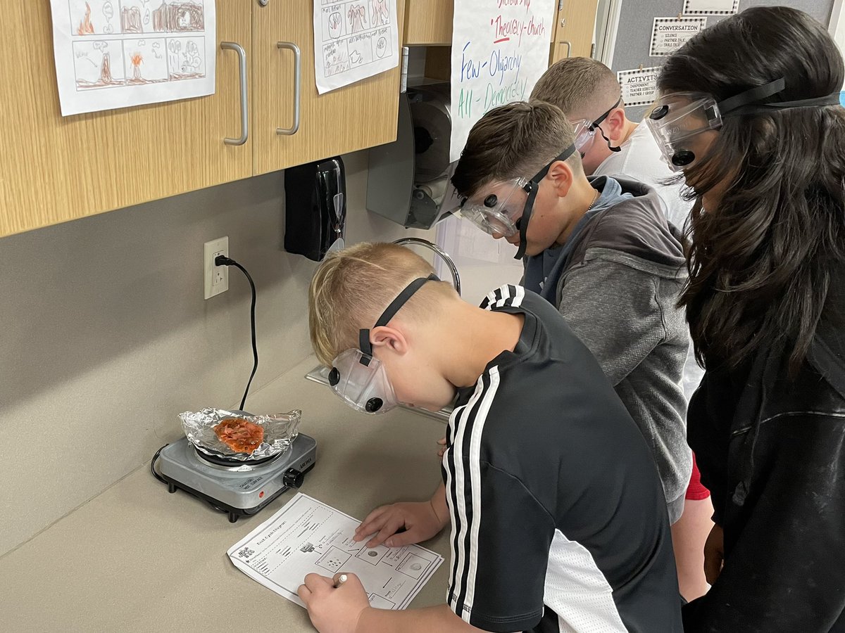 MrsClarkDobbs's tweet photo. Starburst rock cycle lab is one of my favorites! https://t.co/7yMjVVLDWj