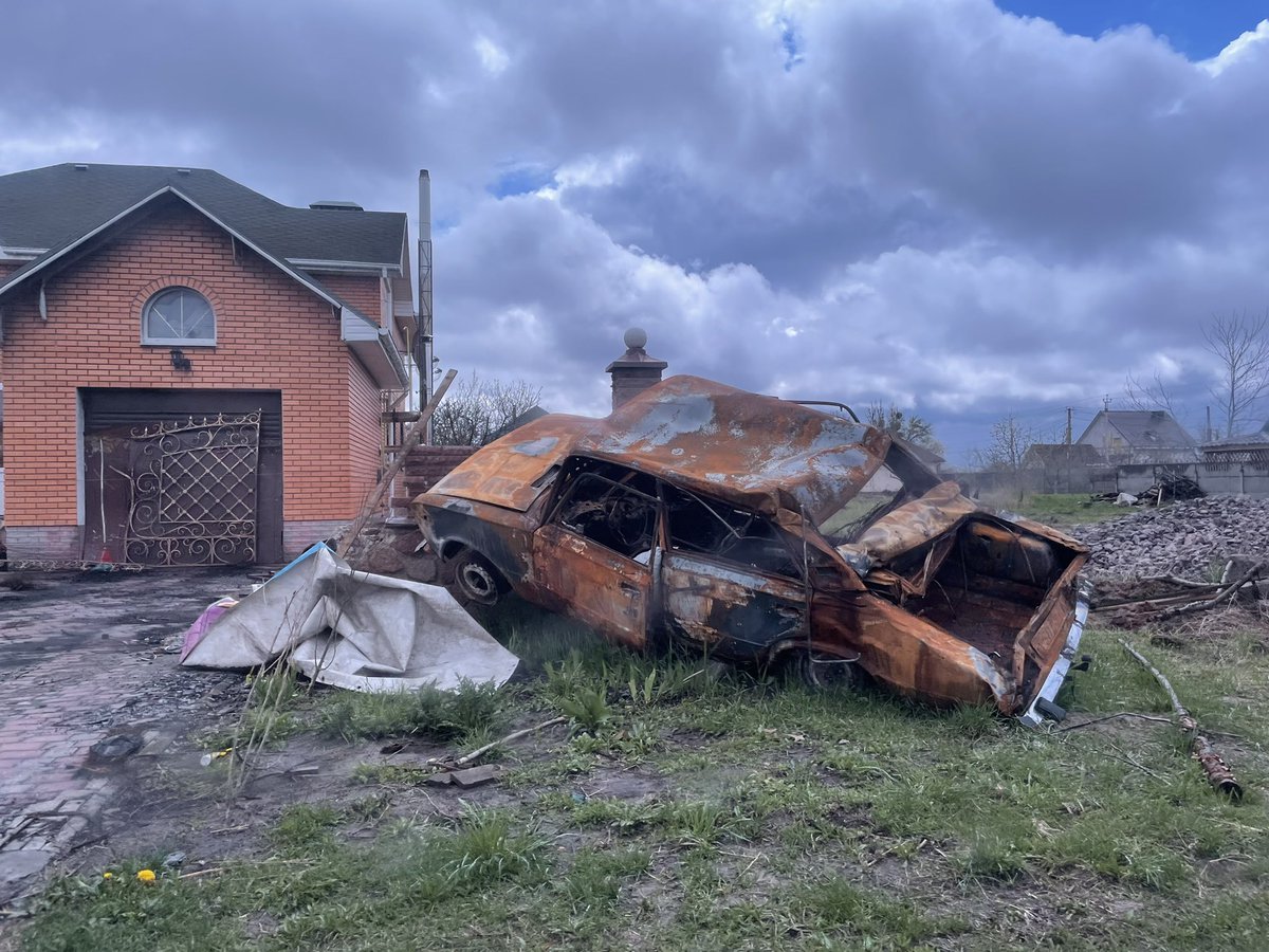 olliecarroll's tweet photo. Leff Ukraine earlier this am after 11 weeks of reporting that have shred and strained every fibre of my being. Ukraine looks like surviving in some state - and that wasn’t a given. But the pain is enormous. https://t.co/VK3EDUPQ5o
