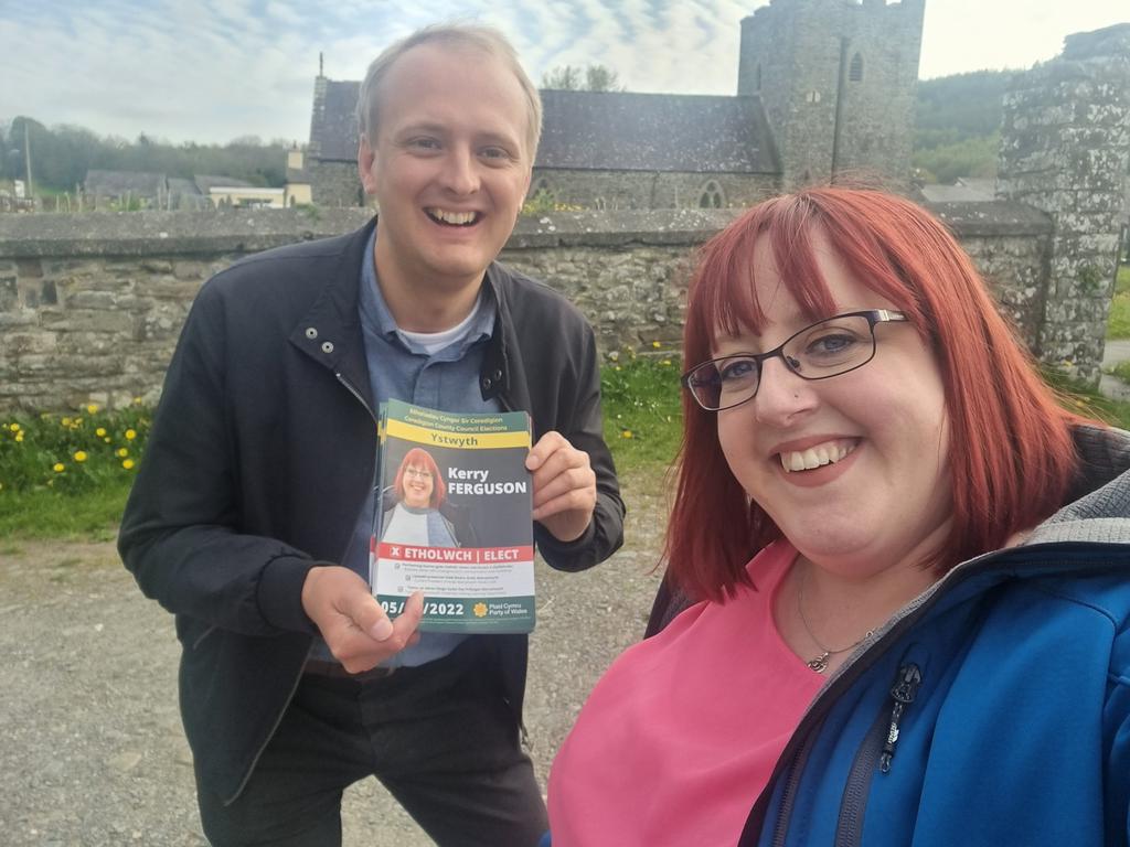 Kerry Ferguson (Cyng/Cllr) (@kerryeferguson) on Twitter photo Sesiwn bendigedig hefo <a href="/BenMLake/">Ben Lake AS/MP</a> heno yn #Llanilar - braf iawn siarad hefo drigolion y pentref eto heno.
Dim ond wythnos i fynd tan yr etholiad, cofiwch bleidleisio - mae bob bleidlais yn cyfri!
#Etholiad22 #PlaidCymru #Ceredigion Sesiwn bendigedig hefo <a href="/BenMLake/">Ben Lake AS/MP</a> heno yn #Llanilar - braf iawn siarad hefo drigolion y pentref eto heno.
Dim ond wythnos i fynd tan yr etholiad, cofiwch bleidleisio - mae bob bleidlais yn cyfri!
#Etholiad22 #PlaidCymru #Ceredigion