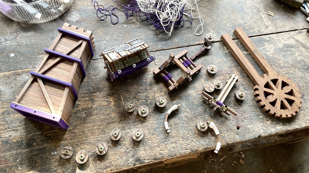ageofmanolink's tweet photo. Taller de Asedio
#ageofmanolink #siegeweapons #siegeram #trebuchet #onager #tower #AgeOfEmpires #medieval #art #handmade https://t.co/LUwXUvyvam