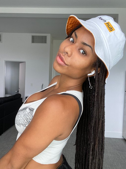 1 pic. bucket hats are in, get used to it https://t.co/U1pFwYG8wp https://t.co/ZwLCxmtHdm<a href="/tag/mvsales"class="tags"><span>#mvsales</span></a>