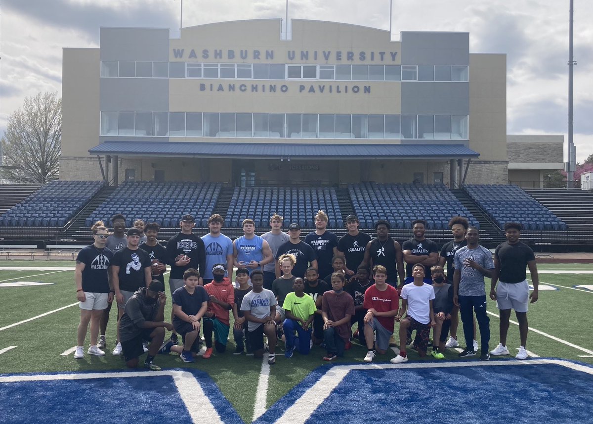 We Had a Great Time with  <a href="/RobinsonRavens/">Robinson Middle School</a> Yesterday 🏈💪
#TopCity #WUCREW22 #GoBods🎩