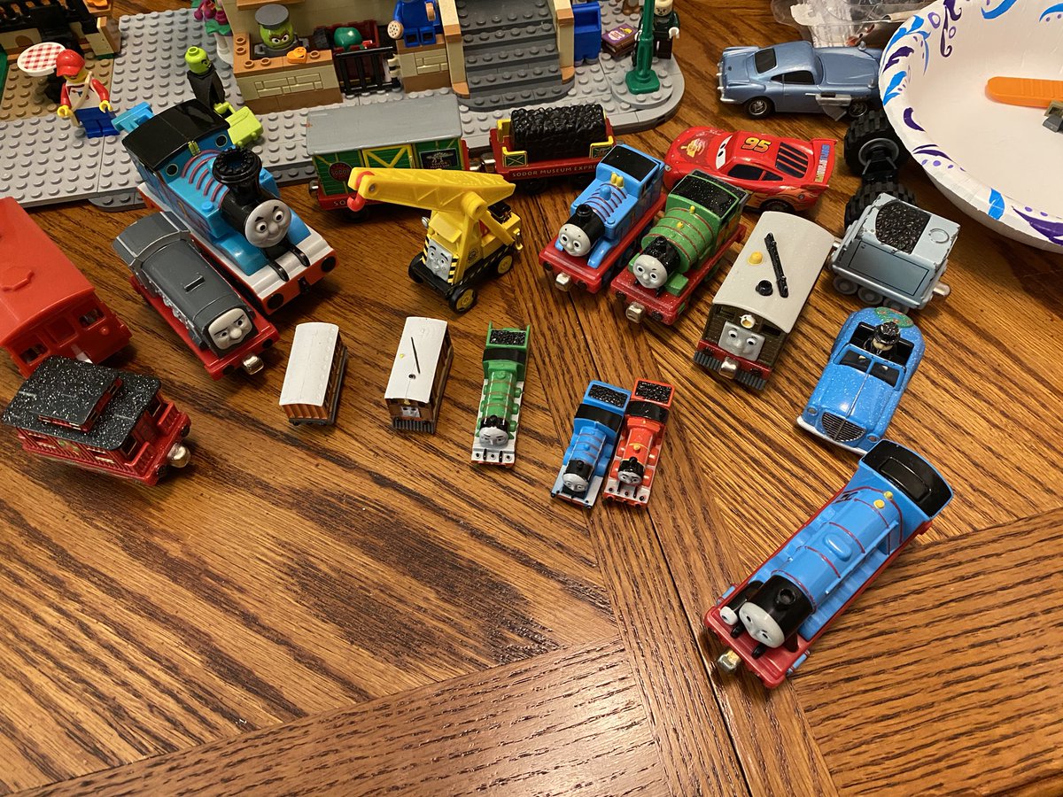 Maithweight350's tweet photo. GOODWILL HAUL HOLY 💩 all learning curve except for Kevin https://t.co/H2roOnBAbe