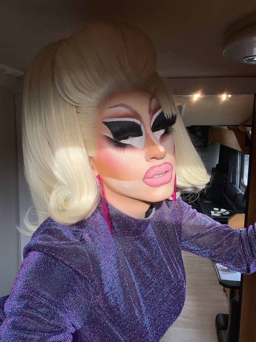 trixiemattel's tweet photo. a young girl doing porn. https://t.co/LMixiVUYvC