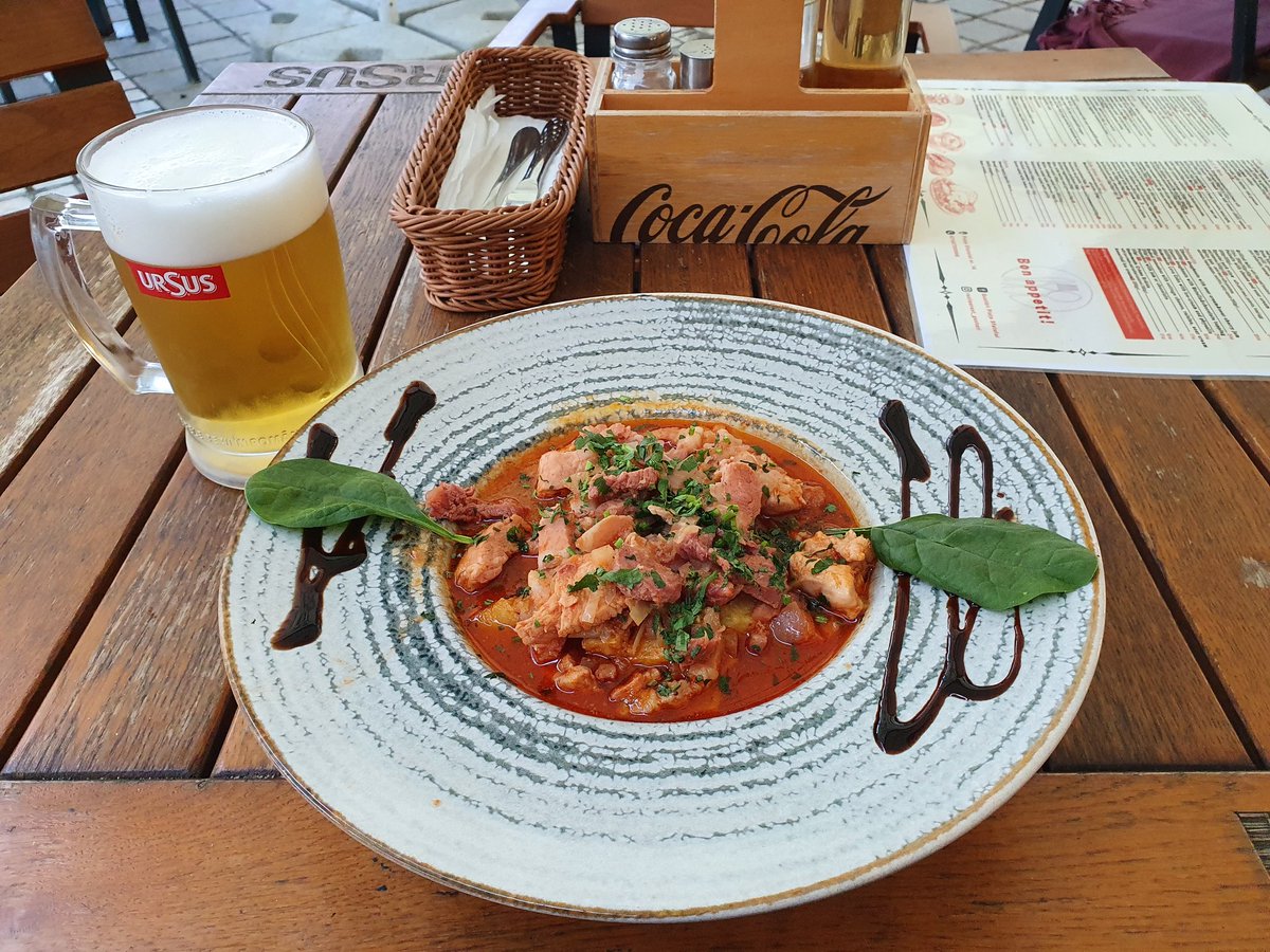 RJonTourUK's tweet image. Nice meal out on my lonesome in Brasov.  Chicken, pork, ham and potatoes in a spicy sauce.

It looks like a market is being set up in the main town square....

#Brasov #mealout #travelblogger