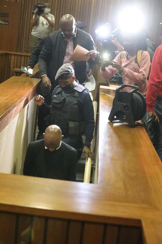 _AfricanSoil's tweet photo. "South Africa respects the rule of law"

This is what abuse of power looks like; they're not even ASHAMED

Sies! A rotten country. https://t.co/rg3vH1KcMr
