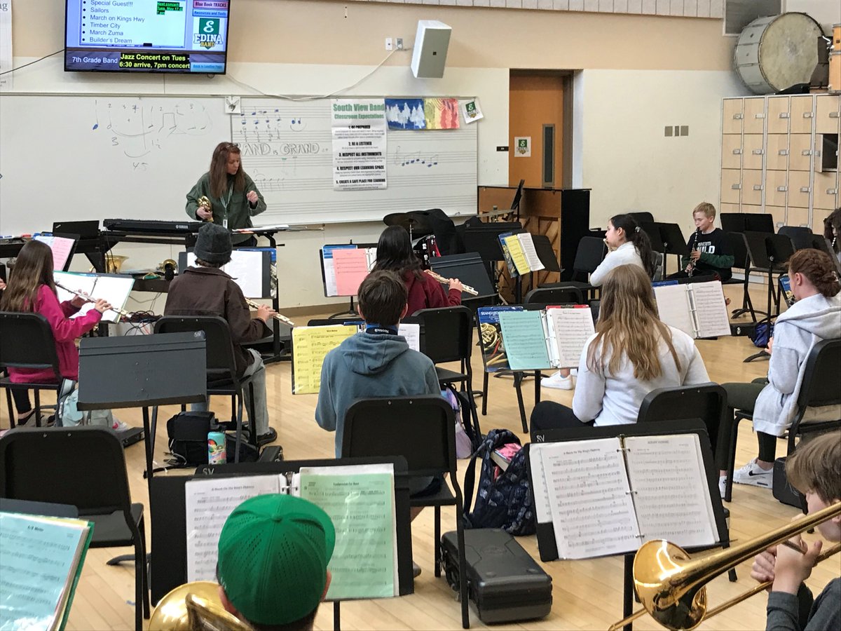 SVBandsEdina's tweet photo. @gfitzband from @Edinabands worked with 7th graders today - Thanks Mrs. Fitz!! https://t.co/XgcCi2eSVs
