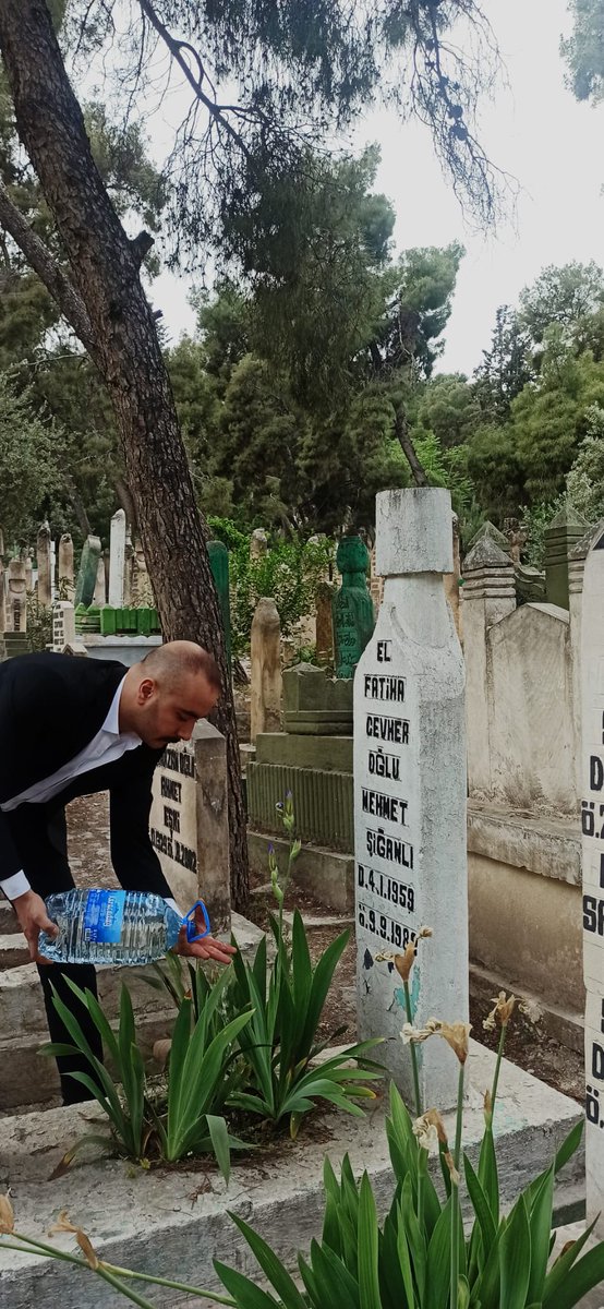 9 Eylül 1980 tarihinde evine giderken gözü dönmüş bölücü hainler tarafından kurşunlanarak şehit edilen Mehmet ŞEYHANLIOĞLU ağabeyimizin kabrini ziyaret ettik.
Ruhu şad mekanı cennet olsun. 

"Ahde vefa imandandır..."