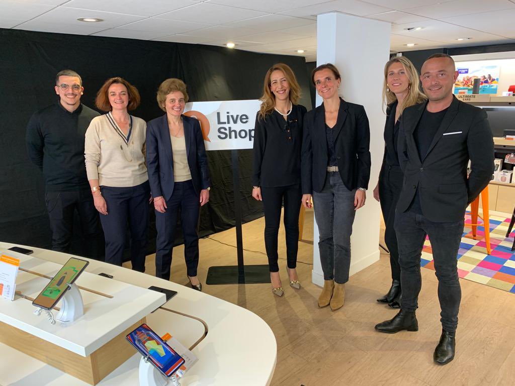 Le premier Liveshopping <a href="/orange/">Orange</a> en direct de la boutique d’Issy-les-Moulineaux, c’est parti ! <a href="/SamsungFR/">Samsung FR</a> <a href="/micheljumeau/">Michel Jumeau</a> <a href="/OrangeIDF/">Orange Île-de-France</a>