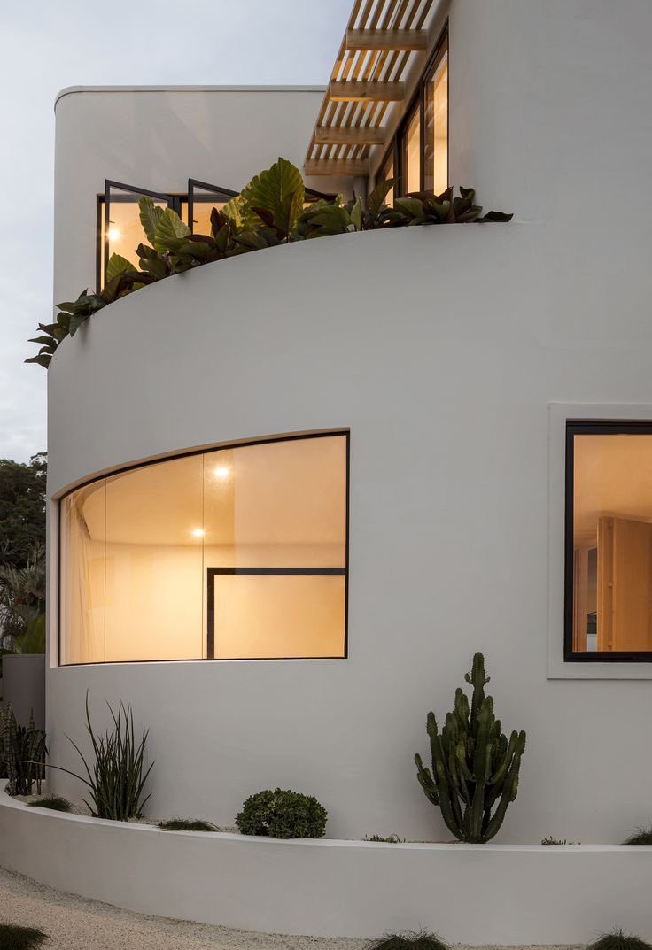 liviuuh's tweet photo. the exterior of this home. https://t.co/NyngphOZGG