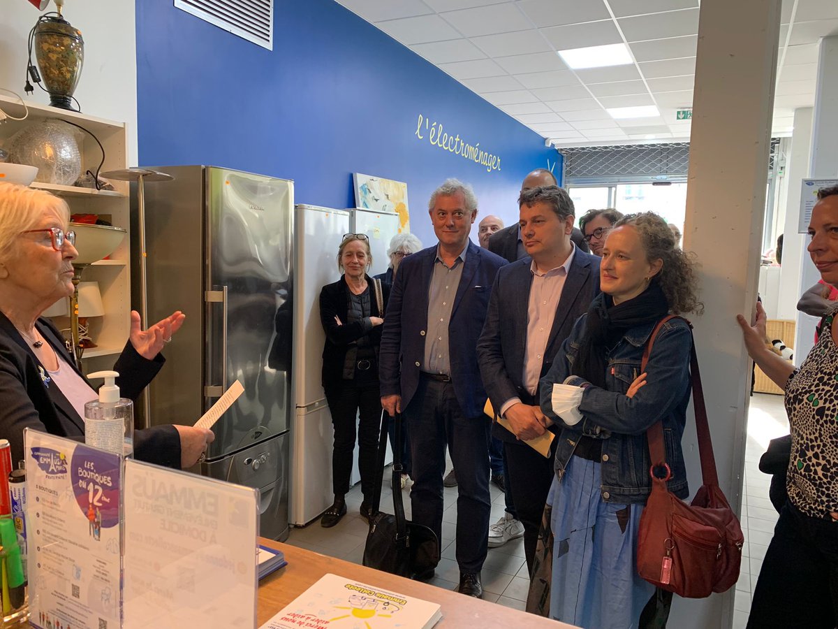 cbrossel's tweet photo. Une nouvelle boutique Emmaüs au 72 rue Marx Dormoy !

Les habitants peuvent y trouver des vêtements 🧥, des livres📚 et autres objets de seconde main

Une initiative solidaire en faveur du #réemploi, de la réduction des déchets et de l’insertion professionnelle à #Paris18 https://t.co/dQ4113Zhs2