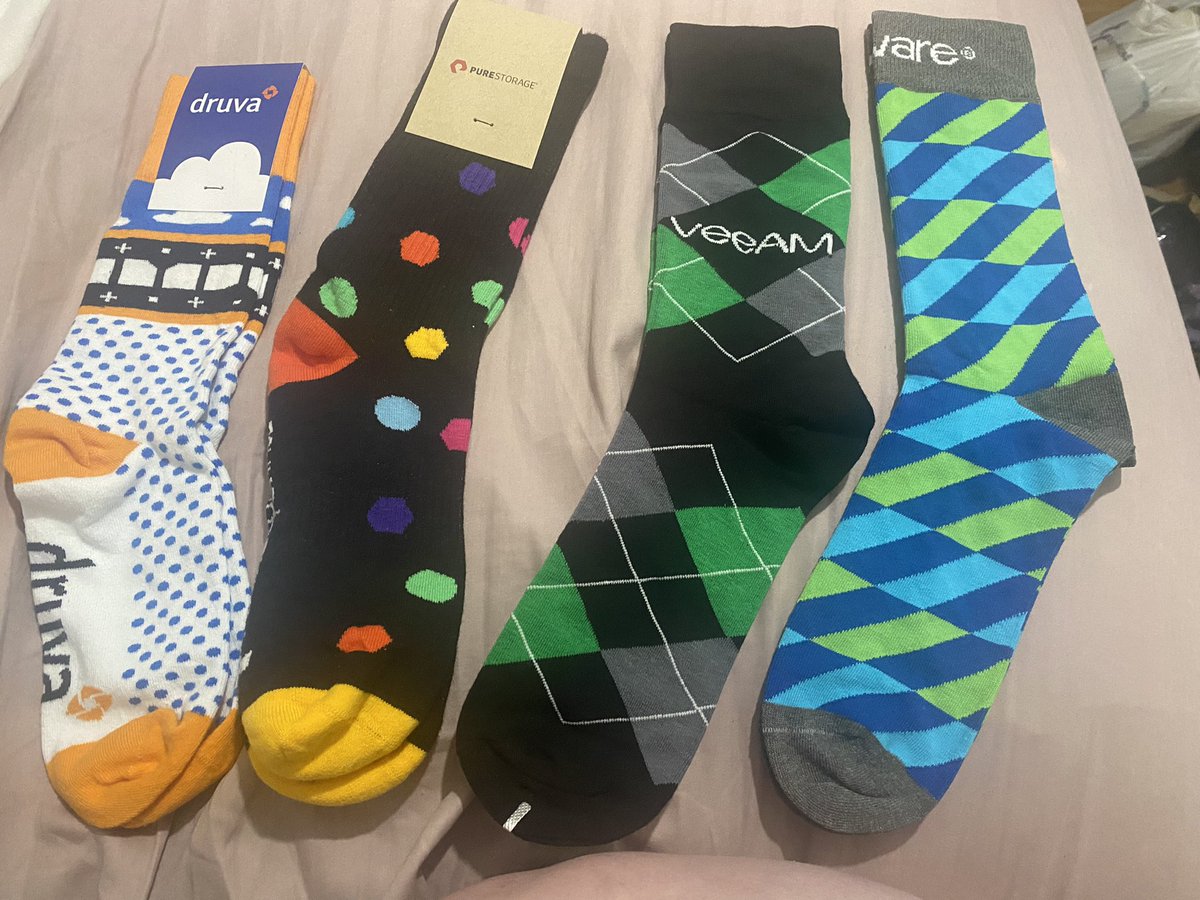 julianne_vmug's tweet image. Collecting ALL the socks at UserCons #GottaCatchEmAll #VMUGUserCon