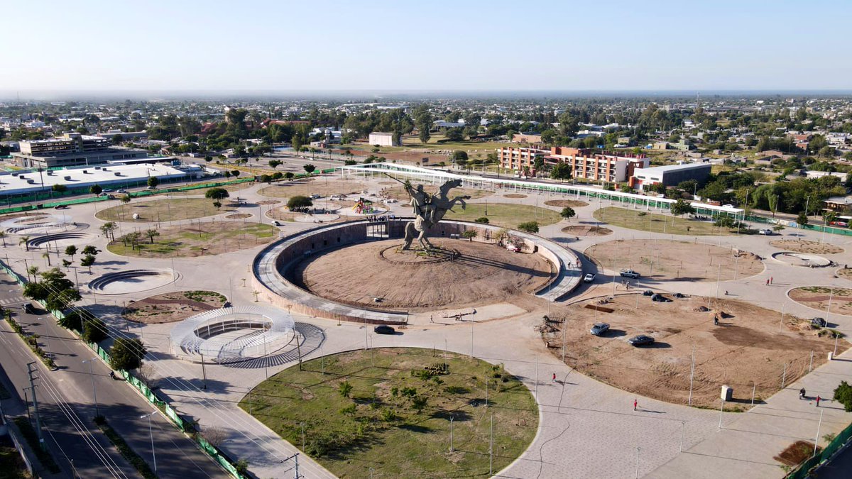 JuanLunaCorzo's tweet photo. Recorrimos con autoridades del Tribunal de Cuentas y empresas constructoras la obra del futuro Parque de las Juventudes. La ciudad ganará 6 ha. con mejoras en parquización y espacios culturales en el corazón geográfico de la ciudad. https://t.co/h9vyTB0d1A