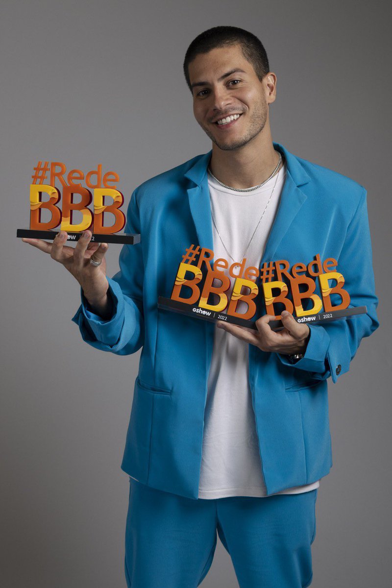 Aguiarthur's tweet photo. Boa tarde com a foto de milhões! Vencedor de três prêmios na #RedeBBB 🍞💙 /adm https://t.co/O8D0uYx757