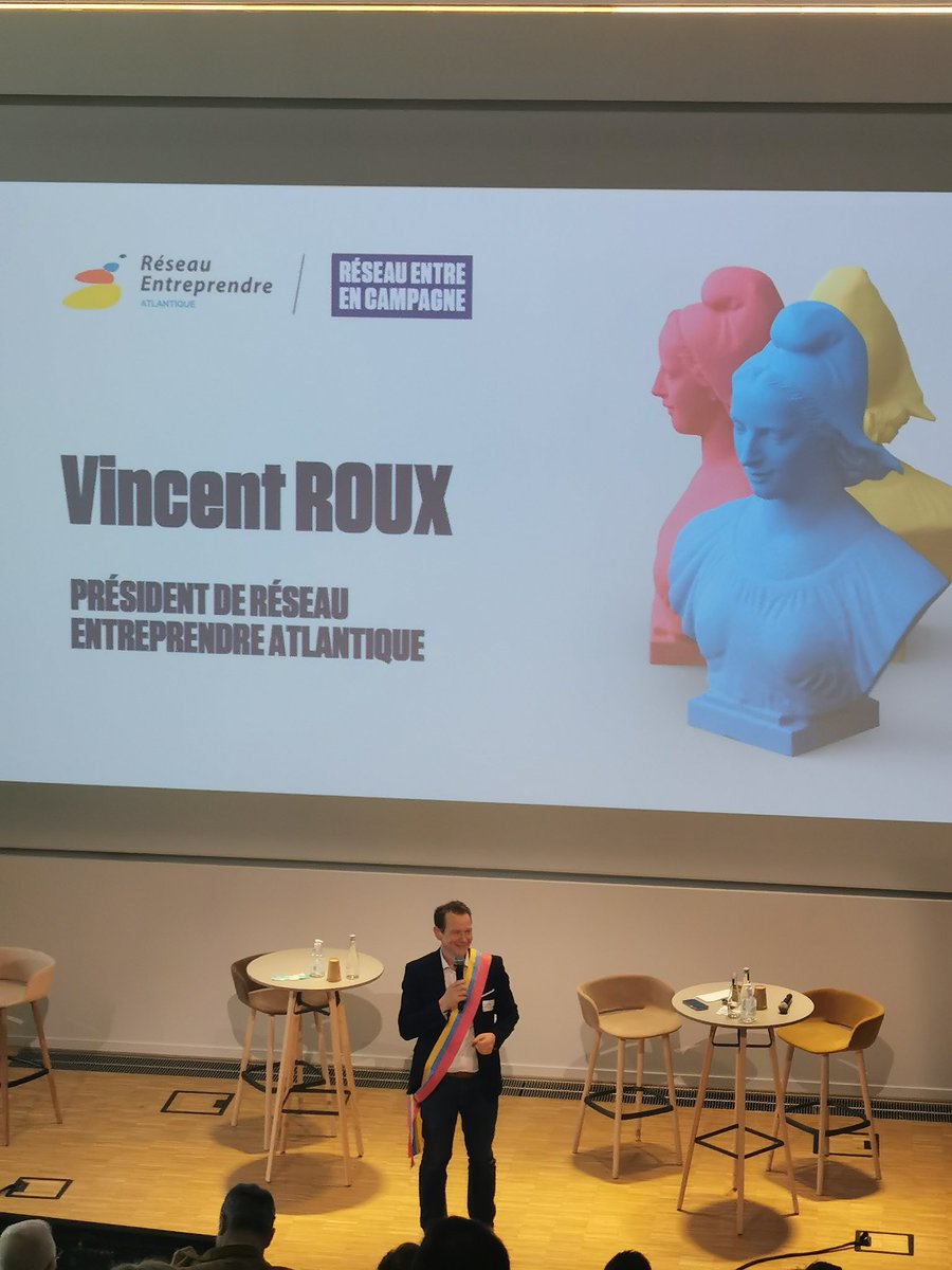 En direct de l'AG de <a href="/REAtlantique/">Réseau Entreprendre Atlantique</a>. <a href="/rouxvince/">Vincent Roux</a> passe la main de la présidence ce soir. Qui sera le nouvel élu pour 3 ans ? 🤔 Réponse dans quelques instants. En attendant, merci à tous les membres bénévoles de l'association pour leur engagement !