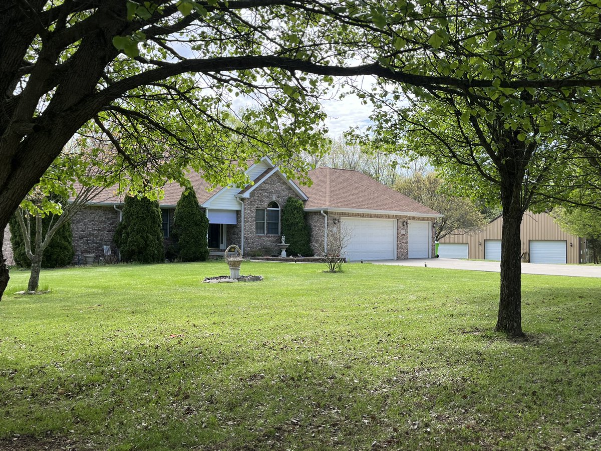 TeamAbelHomes's tweet photo. Coming Soon!! 🏡🏡
Custom Built Brick Ranch
Full Walkout Basement
3 Bed 🛌 3 Bath
4 Acres
50x40x10 Pole Barn
Stocked Pond 🎣
Morgantown
IC Schools
$499,000
317-412-0960
317-412-0959
#theabels
#yourhomegrownrealtors
#kellerwilliamsindymetrosouth
#trafalgarkw
#morgantown https://t.co/V4nzu4goE4