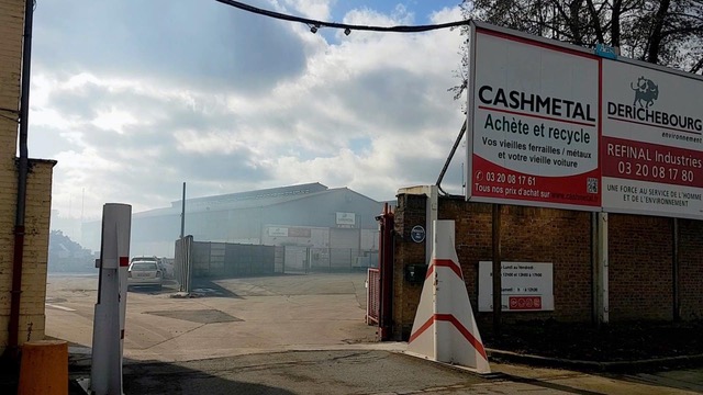 MediacitesLille's tweet photo. 🏭 Pollution de l'air et des sols : la fonderie d'aluminium #Refinal, à #Lomme, a été visée ces dernières années par plusieurs arrêtés préfectoraux... En vain.
😷 Les habitants s’inquiètent de cette inertie face à des risques sanitaires sous-évalués ⤵️
https://t.co/9ErhazOPHY https://t.co/JvdqgeZskZ