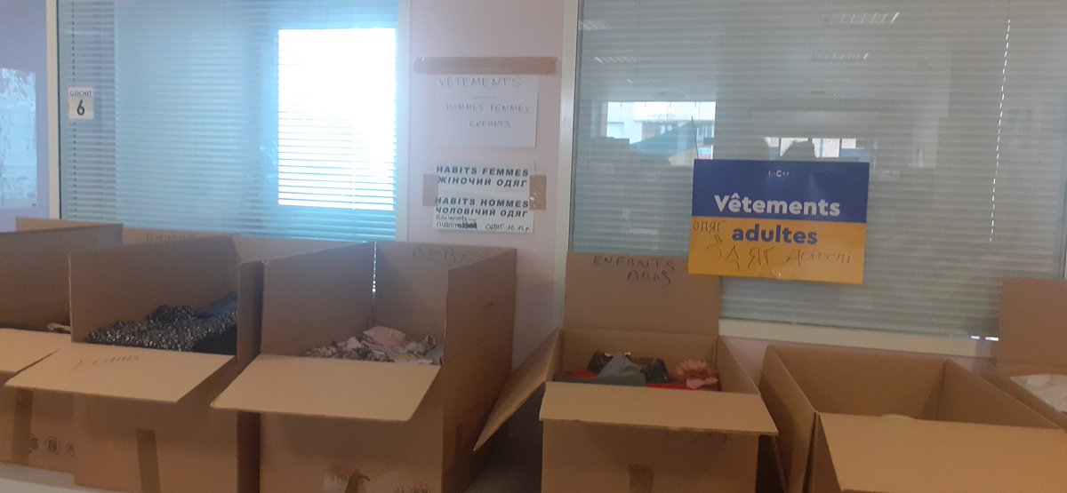 AliceLEMOAL's tweet photo. La solidarité de @villeclichy pour 
l' #Ukraine et les Ukrainiens se poursuit.Merci à tous les bénévoles qui se relaient chaque jour et à tous les clichois pour leur générosité !
🙏👏👏 Les besoins restent importants not. en matériel médical et de puériculture.Restons mobilisés https://t.co/zG5oVTQTBL
