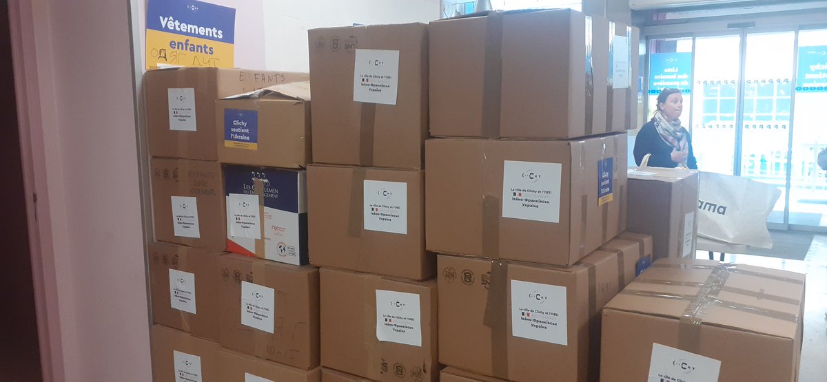 AliceLEMOAL's tweet photo. La solidarité de @villeclichy pour 
l' #Ukraine et les Ukrainiens se poursuit.Merci à tous les bénévoles qui se relaient chaque jour et à tous les clichois pour leur générosité !
🙏👏👏 Les besoins restent importants not. en matériel médical et de puériculture.Restons mobilisés https://t.co/zG5oVTQTBL