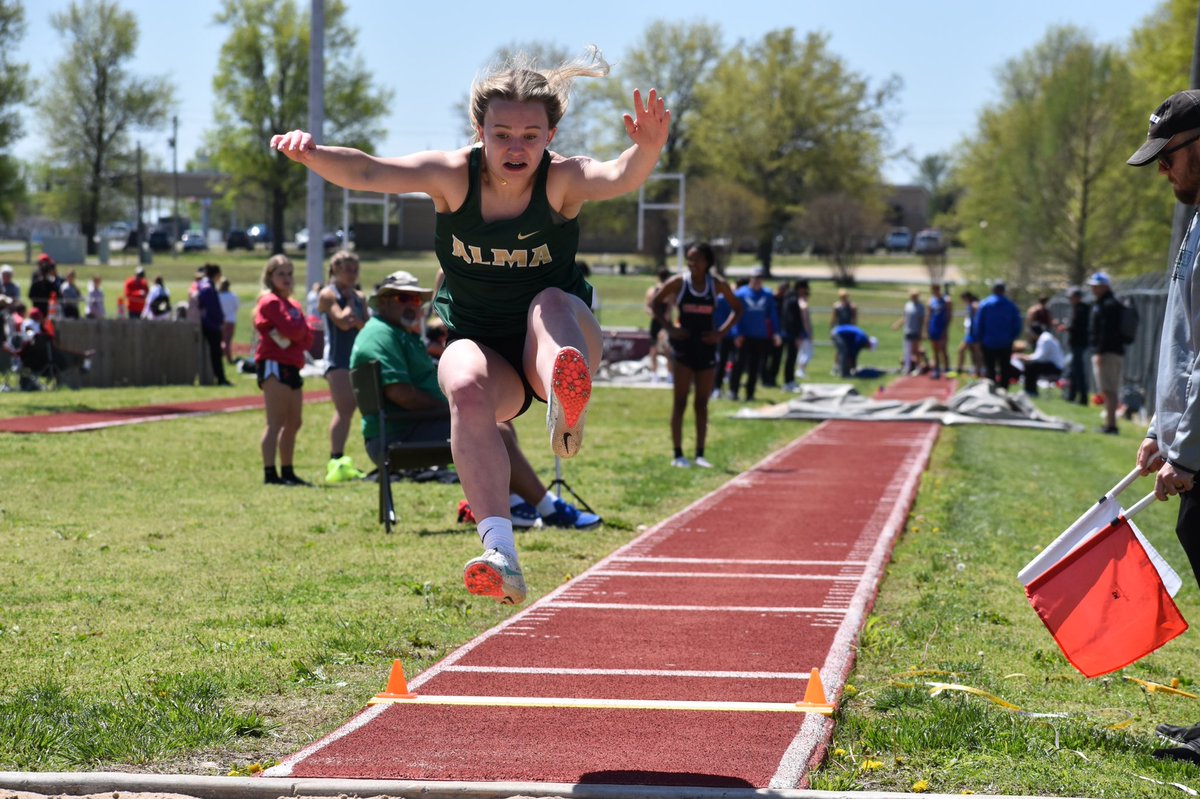 9th Grader Vivian Beneux had an impressive 7 days of Track meets. Led the Jr Lady Airedales to win their conf. meet on the 19th! Then went to our Sr high conf. meet and Qualified for the 5A State meet in the 100m dash and 4x100 relay!  She’s my Spring Sport athlete of the week!