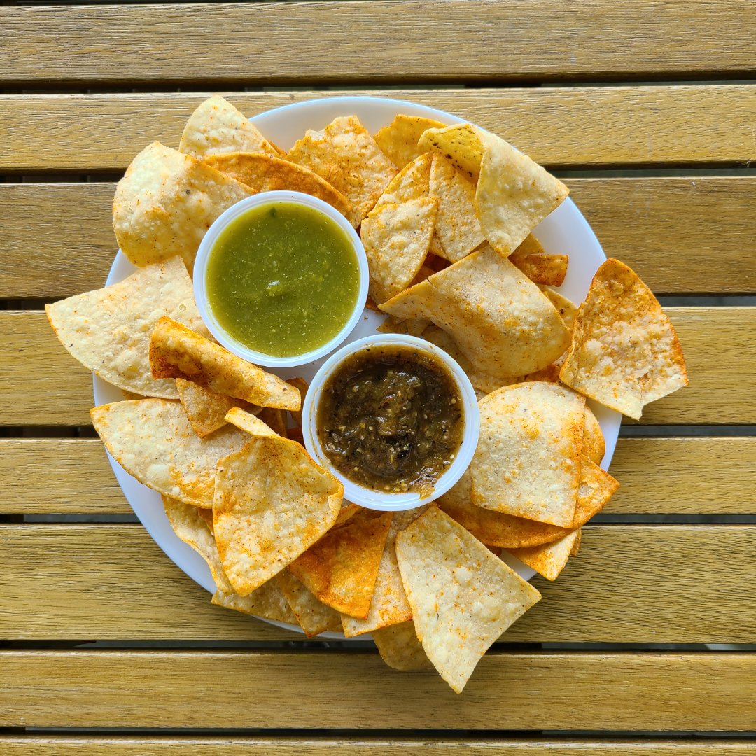 GlobalCafe901's tweet photo. Chips &amp; salsa are back on the menu. Try it with salsa verde (tomatillo sauce - medium) or salsa quemada (roasted vegetable sauce - hot).

#globalcafememphis #crosstownconcourse  #eatlocal #refugees #immigrants #foodie #memphis #salsaverde #salsaquemada https://t.co/gloMR7KQWN