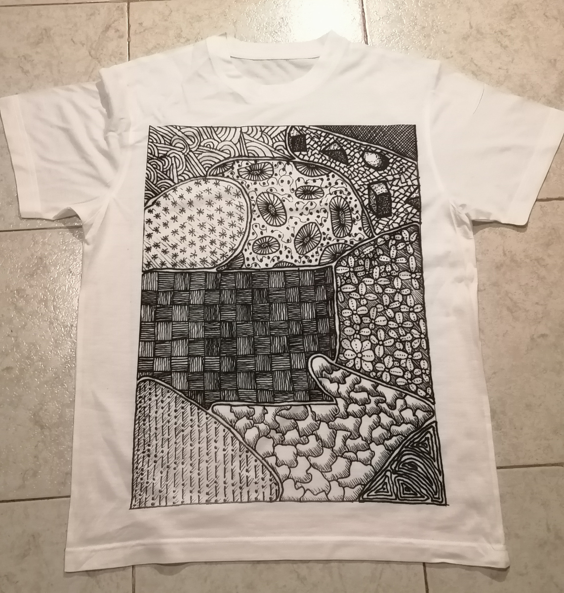 Eric_Gitonga_'s tweet photo. Testing t-shirts...

@Artline_EU #artlineworld #doodling #penandink #maximalism https://t.co/yTeLRFWJV0