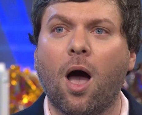 Me vuelve loca la idea de que nos cruzamos muchas veces a la gente antes de conocerla oficialmente sólo que no la registramos. Hace unos meses conocí a una y después de hablar de lugares donde habíamos ido me dí cuenta que ella sale de fondo en fotos que saqué el año pasado.