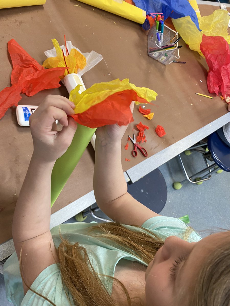 MaryKTapia's tweet photo. #CREATE after a lot of experimentation and taking time to #REFLECT as a community of artists on what is successfully communicating our message!! 4/5 #LyonLearners #WeAreD34 #d34inquiry
#EduTwitter #designthinking https://t.co/Gaco4Uv8xW