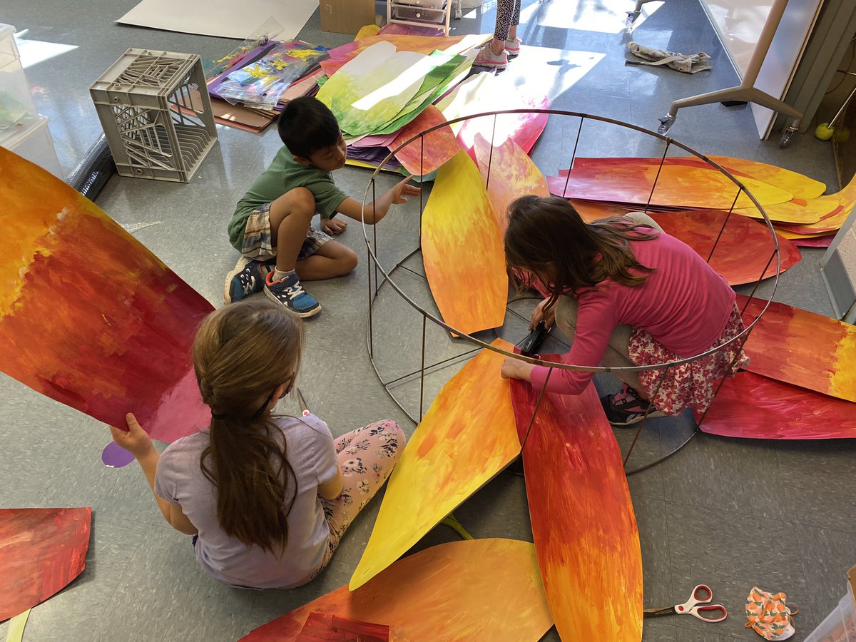 MaryKTapia's tweet photo. #CREATE after a lot of experimentation and taking time to #REFLECT as a community of artists on what is successfully communicating our message!! 4/5 #LyonLearners #WeAreD34 #d34inquiry
#EduTwitter #designthinking https://t.co/Gaco4Uv8xW