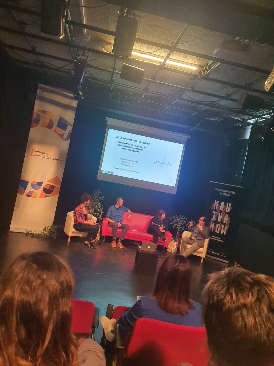 ViuelTeatre's tweet photo. Converses i reflexions inspiradores al voltant de l'educació i la cultura. 
"En una societat utilitarista ens cal reivindicar les arts" (Enric Prats) 
@Cadeera_ @nauivanow #educacióicultura #cultura #educació @CulturaEduCat https://t.co/yXBJrKU8ll