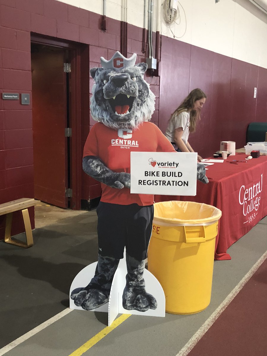 CentralSB1's tweet photo. CCSB taking part in the Bike Build this morning!! #90bikesinanhour #wow
@DutchSAAC @CentralCollege @CentralDutch https://t.co/6kYAEoIoQN