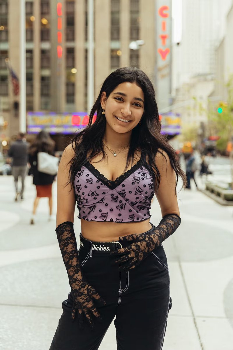 NylonMag's tweet photo. Olivia Rodrigo fans understood the assignment at her NYC #SourTour show✨💜

[📸: Maria Wurtz]
https://t.co/nXzLh5Qxif https://t.co/oWFvpBFcy6