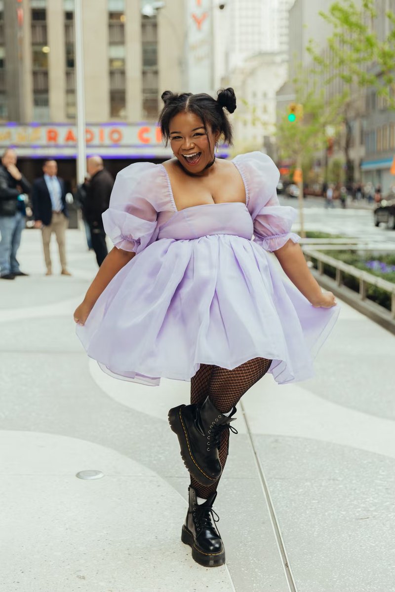 NylonMag's tweet photo. Olivia Rodrigo fans understood the assignment at her NYC #SourTour show✨💜

[📸: Maria Wurtz]
https://t.co/nXzLh5Qxif https://t.co/oWFvpBFcy6