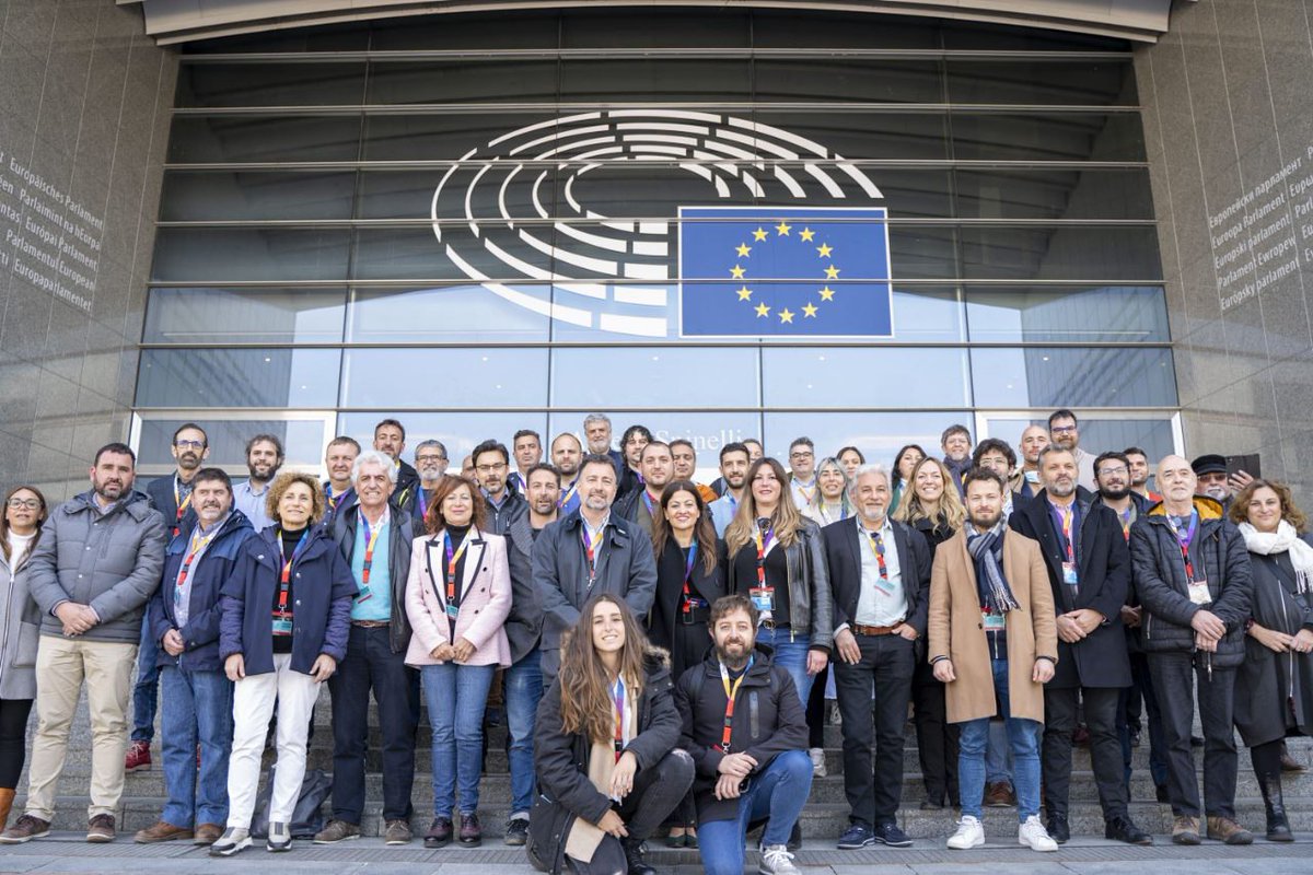 PodemosCMadrid's tweet photo. Gracias a @PODEMOS, @IzquierdaUnida y @EnComu_Podem ha sido posible compartir la experiencia de los gobiernos municipales del espacio y sentar las bases de la importancia del municipalismo en Europa https://t.co/wSBLeykzjD