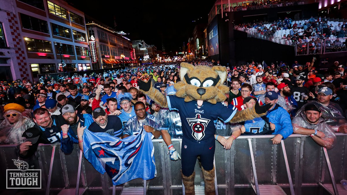 Titans's tweet photo. The record-breaking 2019 #NFLDraft in Nashville ✊🏽 

#TBT | #TitansDraft https://t.co/HySIw8IczE