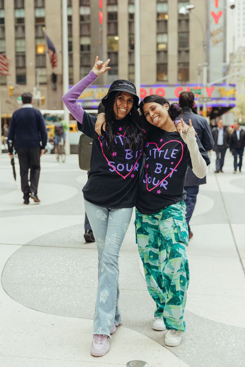 NylonMag's tweet photo. Olivia Rodrigo fans understood the assignment at her NYC #SourTour show✨💜

[📸: Maria Wurtz]
https://t.co/nXzLh5Qxif https://t.co/oWFvpBFcy6