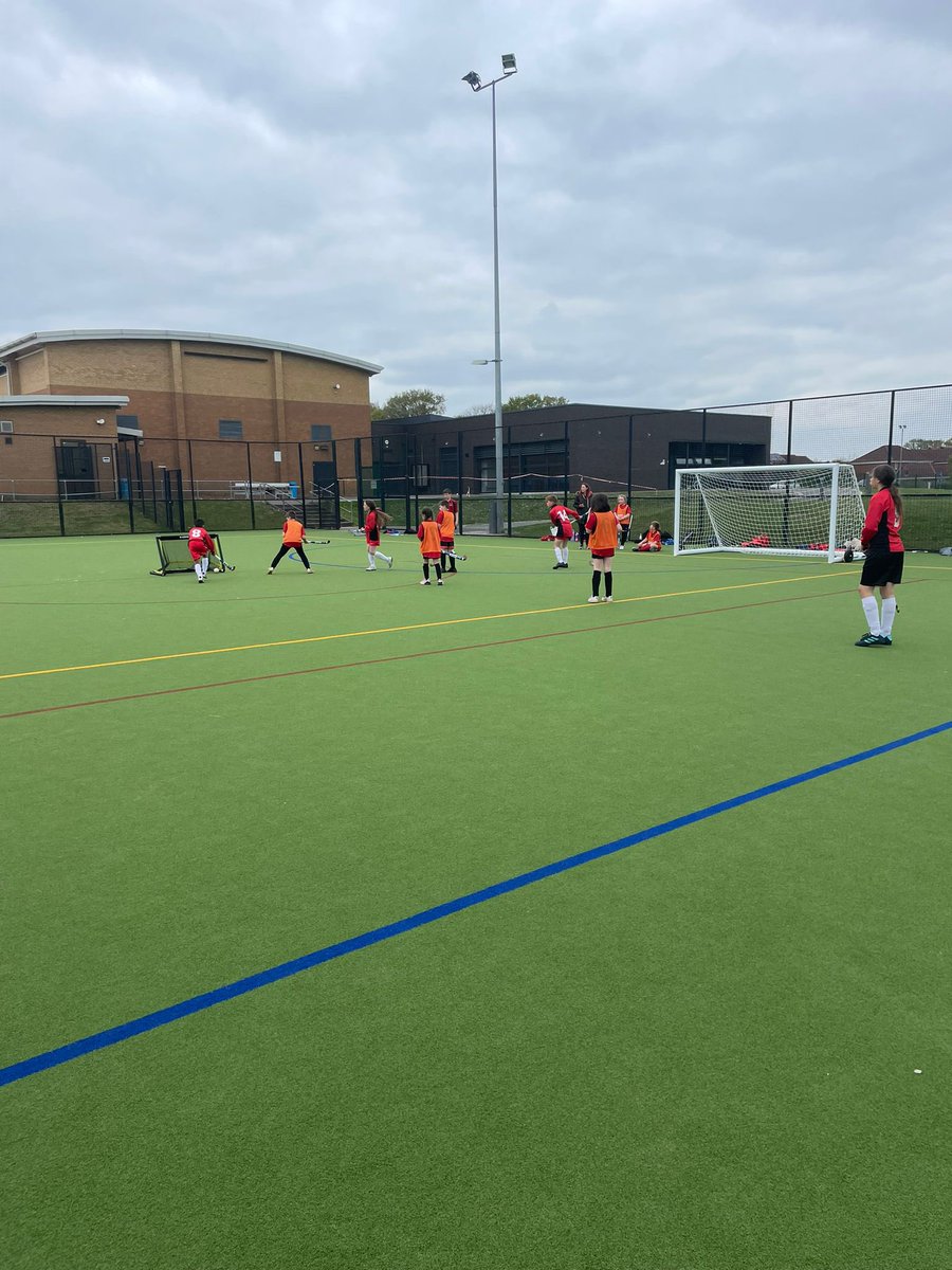 ChorleySSP's tweet photo. A great start to our hockey league tonight, lots of games and lots of smiles ! #chorley #chorleyssp #chorleysport #competition #yourschoolgames #hockey #thisgirlcanuk #letsplay #thisispe #physicaleducation https://t.co/IHM3H42pQ2