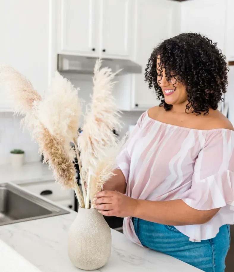 With the sun showing its lovely self more, we cannot help but want to change our whole home decor in line with the weather, anyone else? 😂 
We've had a read and taken some summery inspo from <a href="/DontCrampMyBlog/">Ania</a> 

Read her 5 summer decorating tips here>>buff.ly/3DideR0