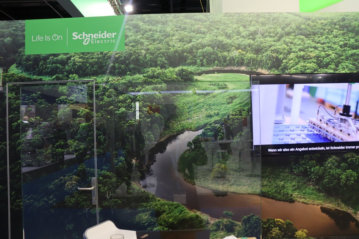 From Moo to you!@SchneiderElecDE provides an end-to-end operations management system including traceability solutions for agro-processors in the dairy sector. The <a href="/giz_gmbh/">GIZ</a> #Kenya delegation was fascinated with the presentation, courtesy of #BusinesScoutsforDevelopment.