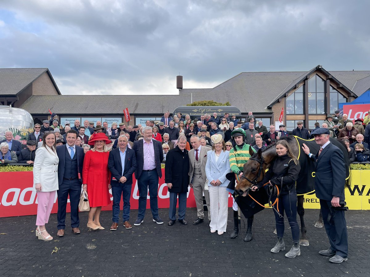 punchestownrace's tweet photo. The @ConwayPiling Grade B Handucap Hurdle goes to the Denis Cullen trained A GREAT VIEW under Mark Walsh. 

#Ptown22 https://t.co/klJ4ZwBBn3