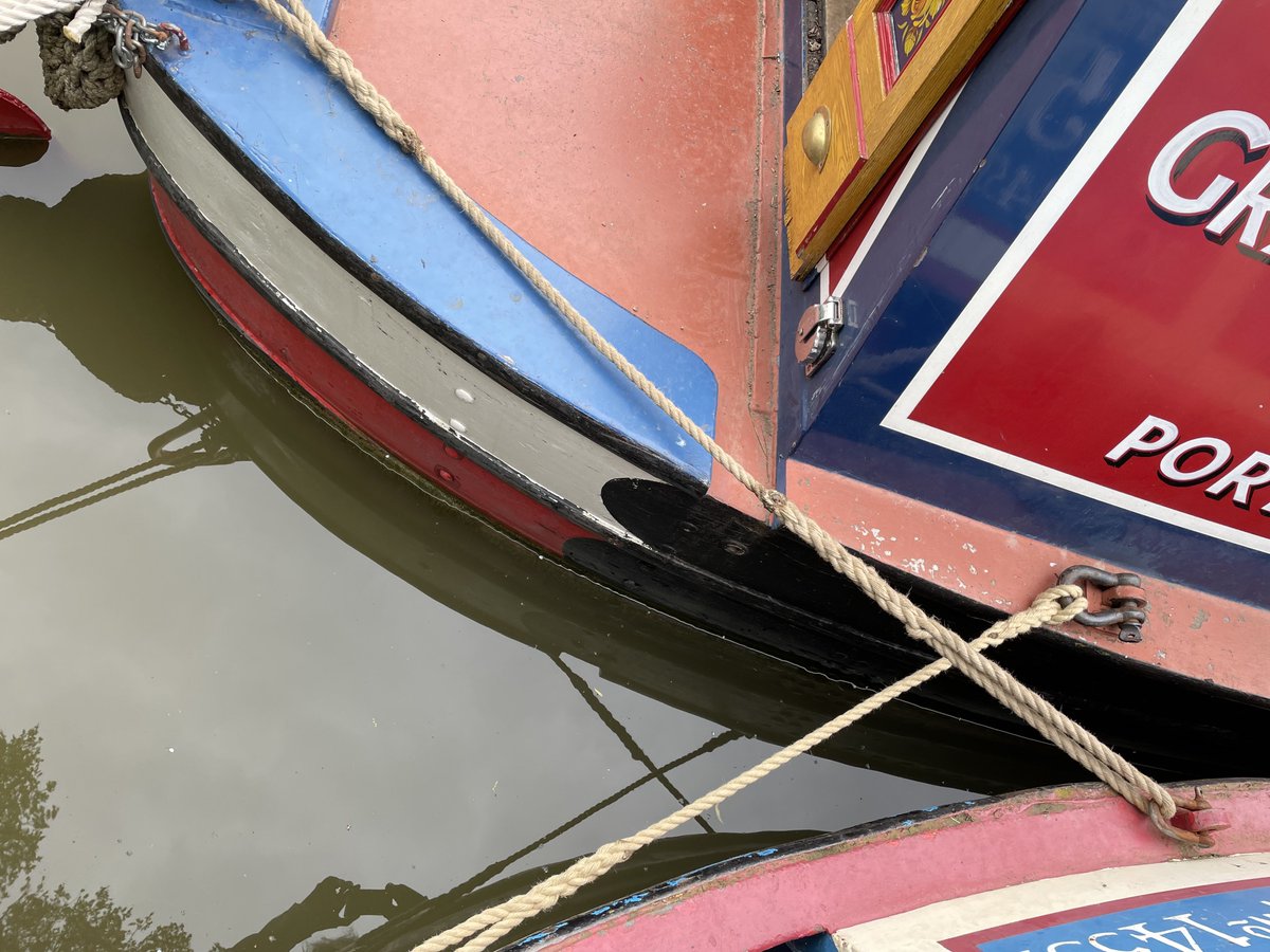 ButtySuccess's tweet photo. Nice new fenders fitted to Dover and new cross straps, breasting lines and anser lines fitted courtesy of Pete from Tradline. All made to order. Fantastic service. #NBDover #Boatsthsttweet #Tradlineropesandfenders #ButtySuccess #Braunston https://t.co/u2TeFttWCo