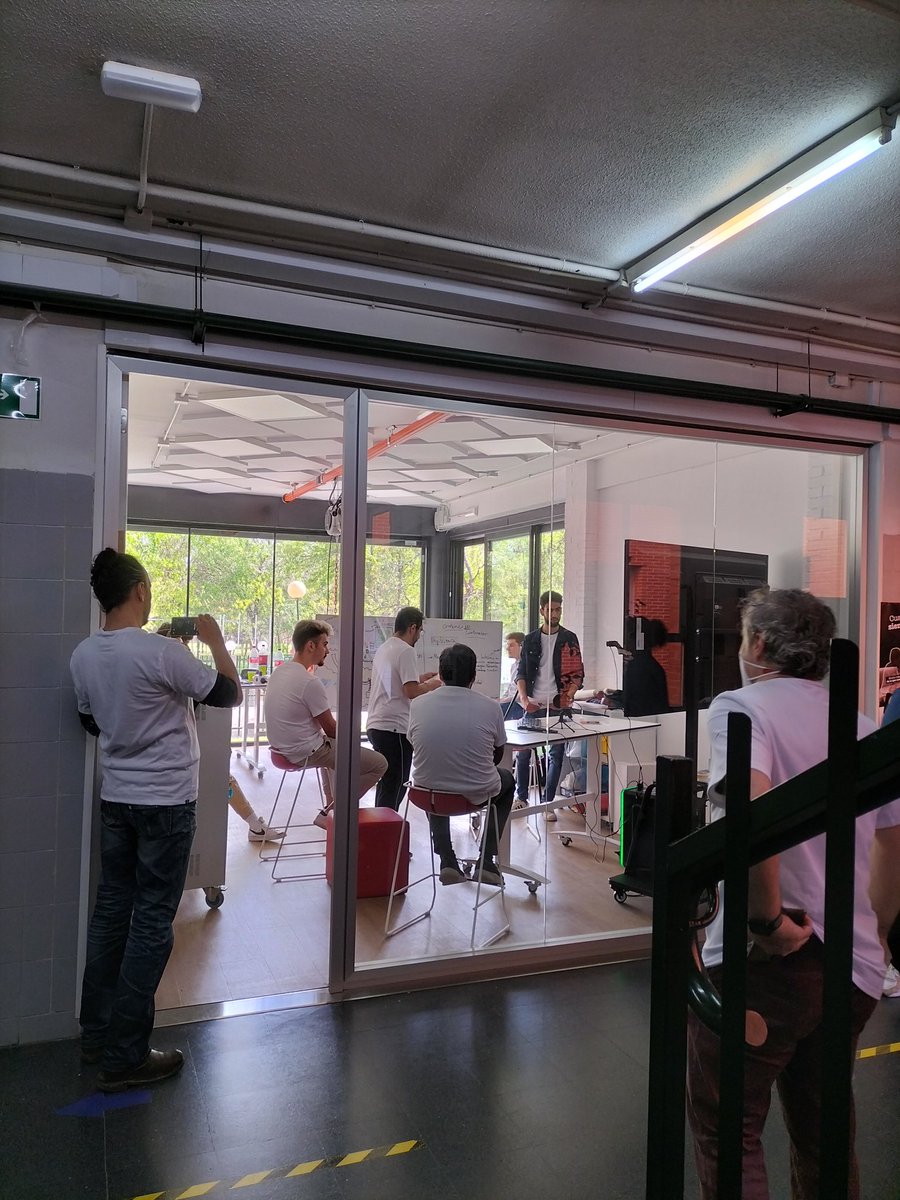 Los estudiantes del <a href="/IESBenjamin_Rua/">IES Benjamín Rúa</a> a través de <a href="/Emprende_Rua/">Aula Profesional Emprendimiento IES Benjamín Rúa</a> participando en las #24hinovaciobcn con el reto propuesto por Albufera Energy Storage. Disfrutando de la experiencia👏👏👏