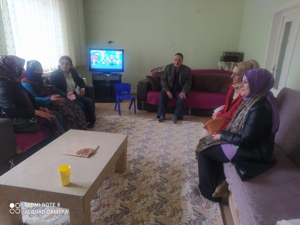 akkadinvann's tweet photo. 📍İPEKYOLU 
📍TUŞBA
➡️Halilağa,Beyüzümü ve Abdurrahman Gazi Mahallesi

#Ramazan Gönüllerin Bir Arada Buluşmasıdır

Y.K Üyelerimiz;
#SibelAYDINÖZÜ
#FatmaERGENÇ
#ZerrinALPASLAN
#NeşeYARIMBATMAN
Vefa Sosyal Destek Ekibimiz ile
#BOZKURT
#CANCAN
#TUNÇ
#GÜL
Ailelerimizin yanında olduk https://t.co/TZrnSGCkvA