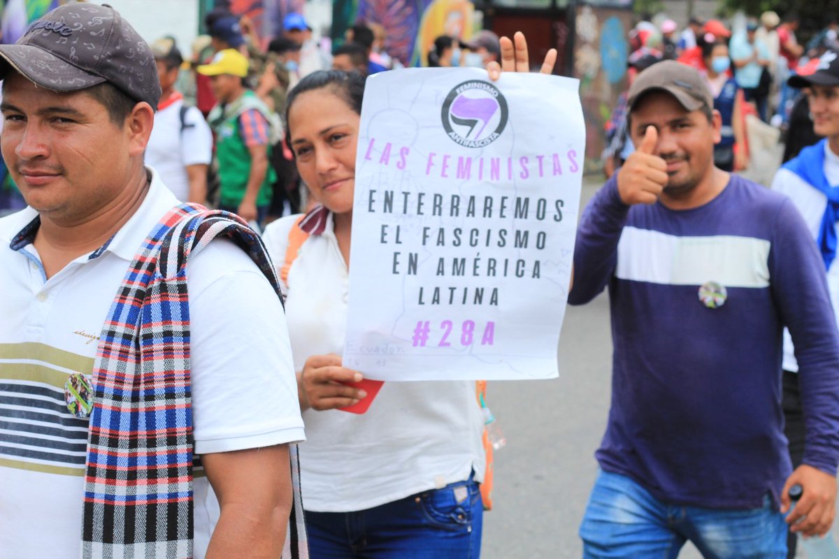BLUAntioquia's tweet photo. #Fotos Arrancó en Medellín la movilización en conmemoración del primer año del paro nacional. Los manifestantes se dirigen en completa calma hacia el parque de las Luces 

Escuche 
@BluRadioCo
 »» https://t.co/y0KyO7Vnhs «« https://t.co/7YQzY3PmxD